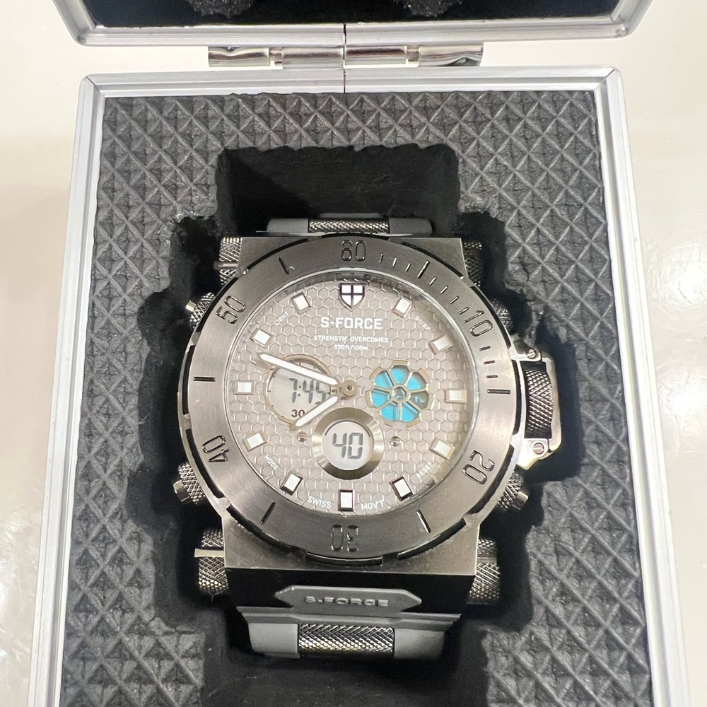 Black and Silver Sporty Digital-Analog Watch